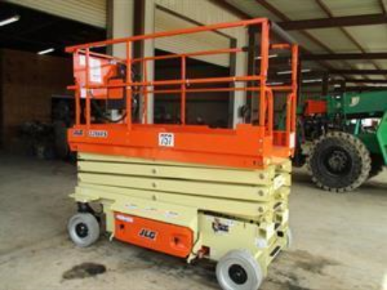 Picture of Scissor Lift- 32'
